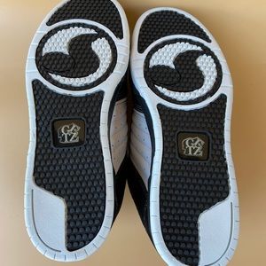 DVS Shoe Company - size 11